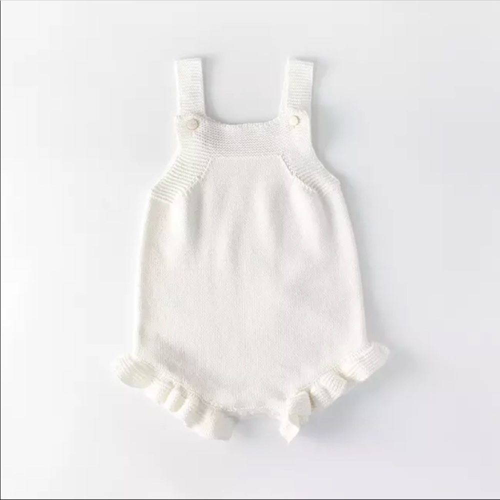 NWT gorgeous knit white color